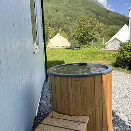 Glamping And Retreat - Telt 5 Vakker Glampingplass Med Landlig - Midt I Ren Og Gronn Dom wakacyjny Valldal